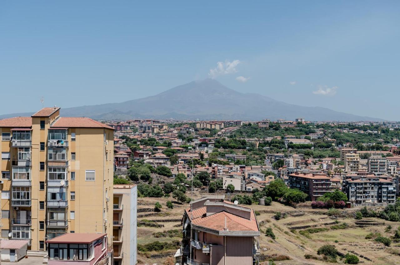 Etna View Superior Flat With Terrace And Jacuzzi Apartment Catania Bagian luar foto