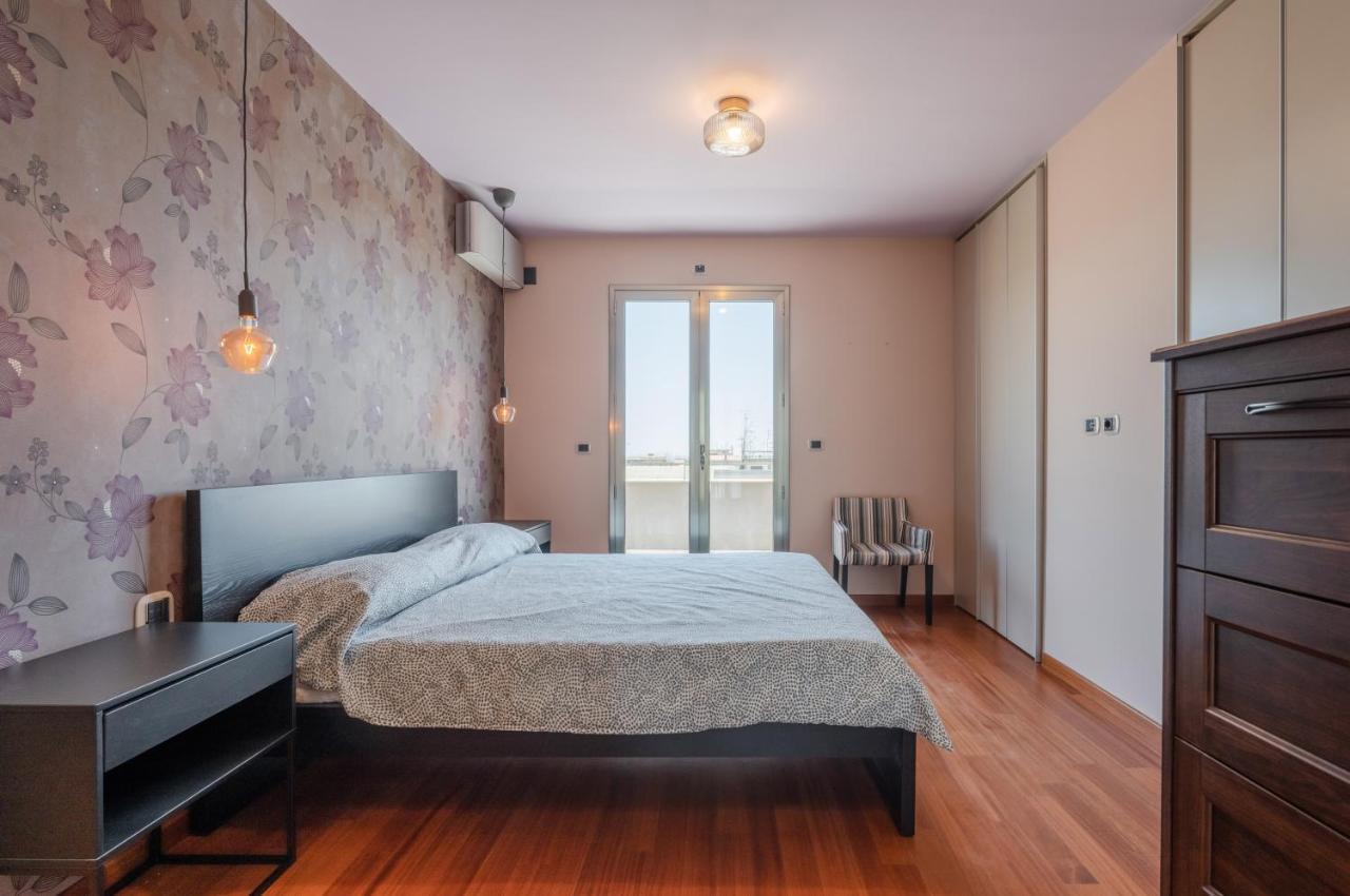 Etna View Superior Flat With Terrace And Jacuzzi Apartment Catania Bagian luar foto