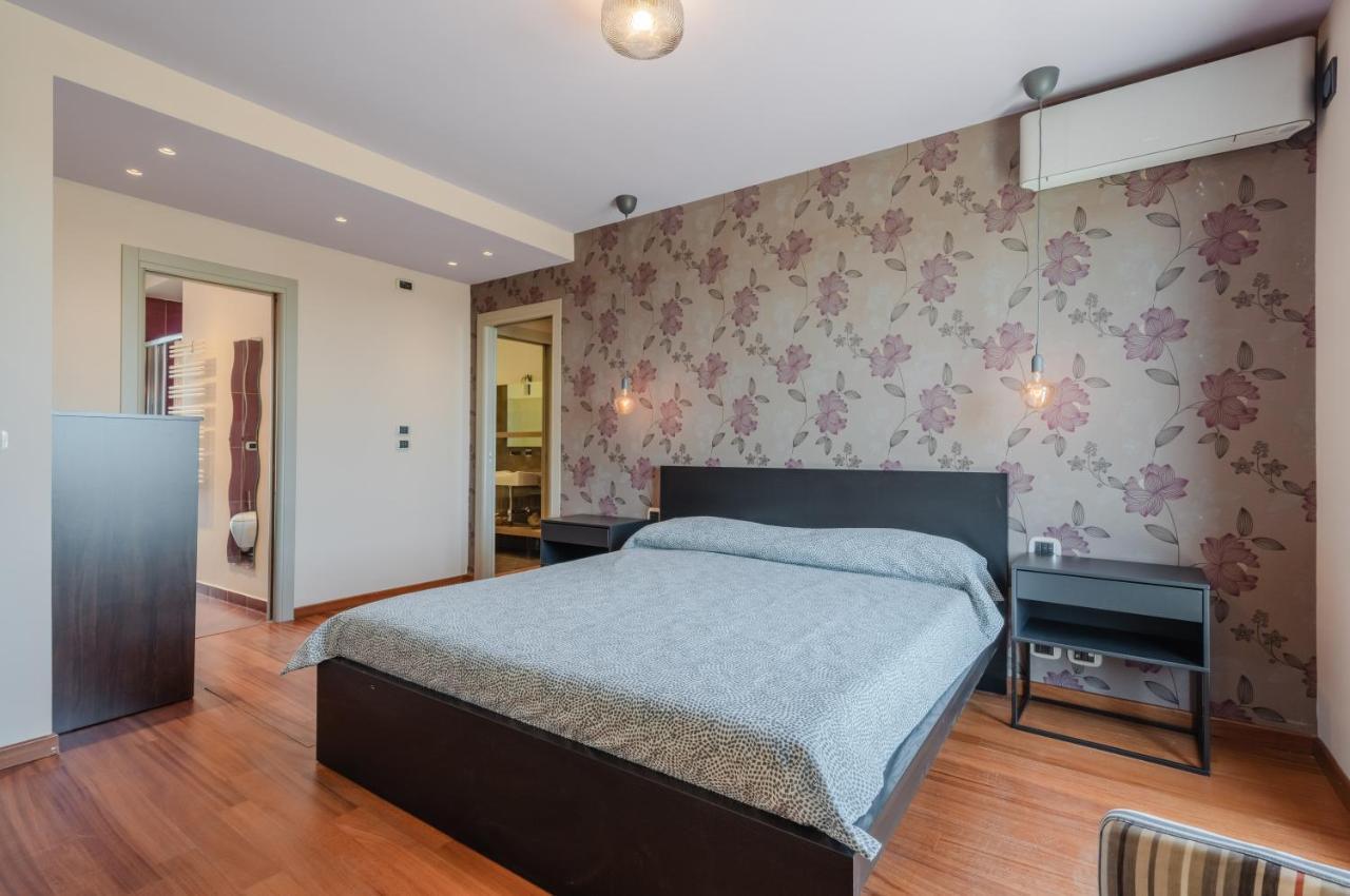 Etna View Superior Flat With Terrace And Jacuzzi Apartment Catania Bagian luar foto
